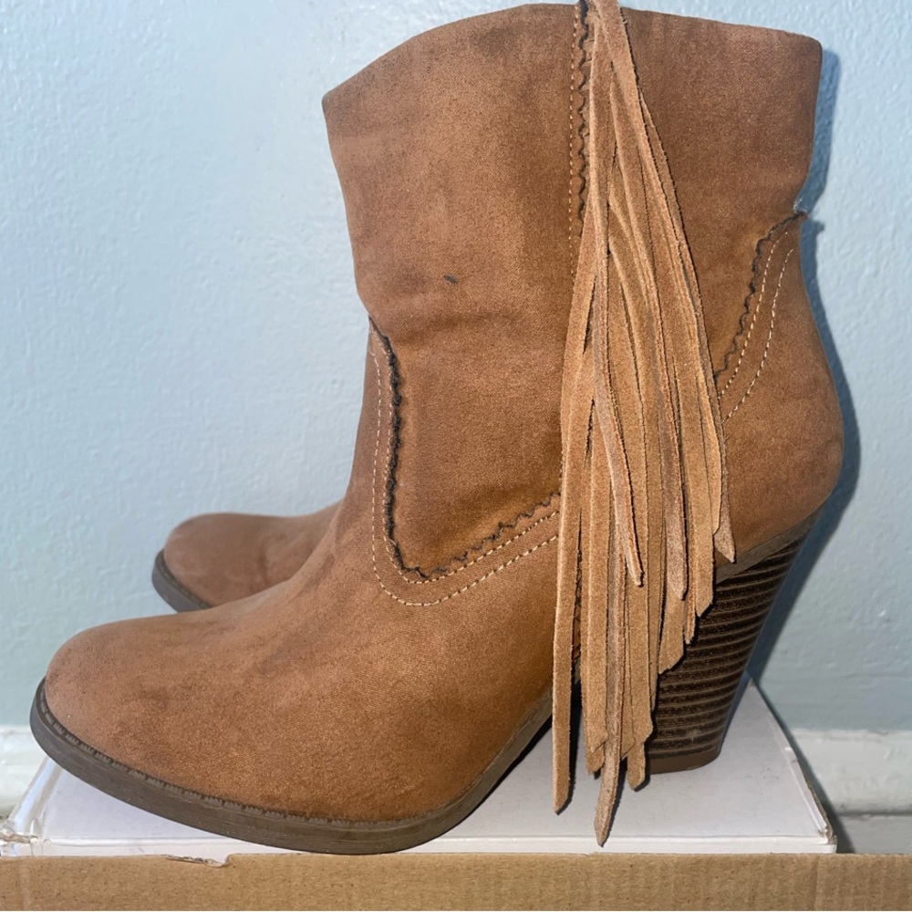 Mossimo Supply Co Sz 5.5 Women’s Tan Fringed Western Boot
